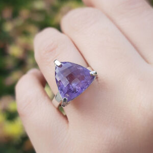 انگشتر نقره با سنگ آمیتیست با تراش خاص