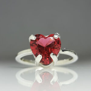 انگشتر نقره ظریف زنونه به همراه سنگ یاقوت سرخ سنتتیک قلبی