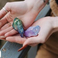 سنگ عقیق (Agate) چیست؟ بررسی کامل فواید و خواص عقیق